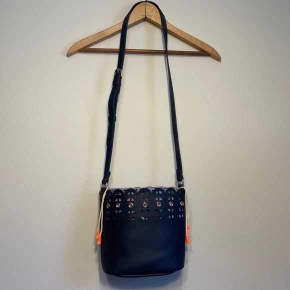 Stella & Dot Marin Bucket Crossbody Bag - Picture 6 of 16